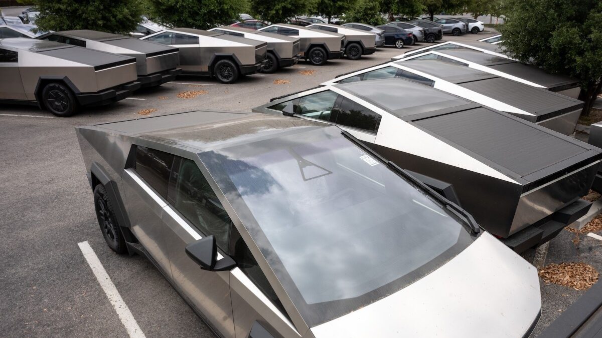 Os lucros da Tesla foram reduzidos ao cair de vendas de EV e créditos reguladores