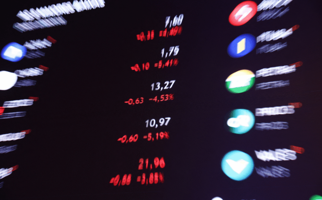 Ibovespa fecha em alta de 0,45% com Embraer como destaque e tarifas dos EUA no radar