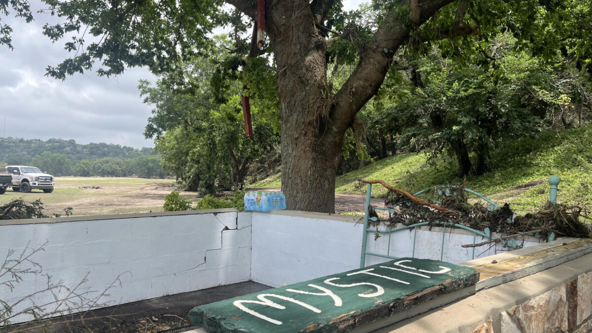 Acampamento cristão vira zona de desastre no Texas