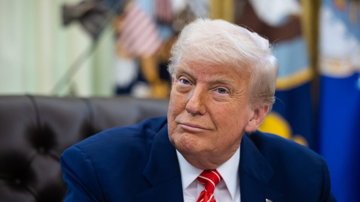 Trump anuncia tarifas de 30% para México e União Europeia