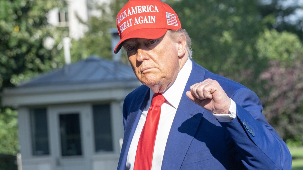Trump processa Califórnia por atletas trans no esporte feminino