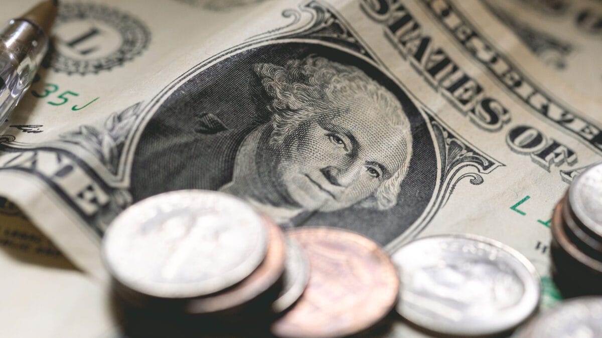 Dólar hoje avança com novas ameaças tarifárias de Trump