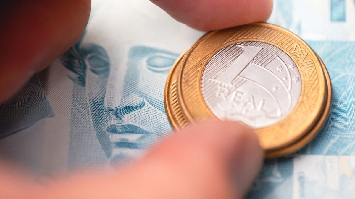 Taxas dos DIs sobem puxadas por Treasuries após Trump falar em demissão de Powell