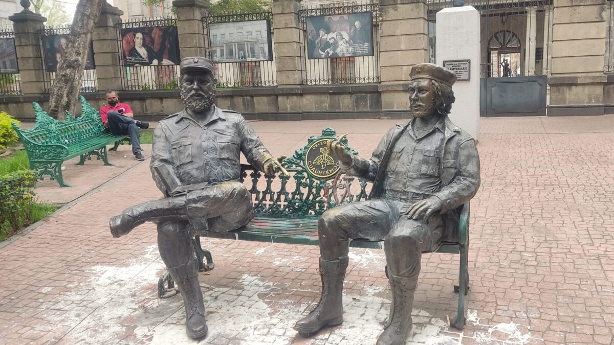 Estátuas de Fidel Castro e Che Guevara são retiradas no México