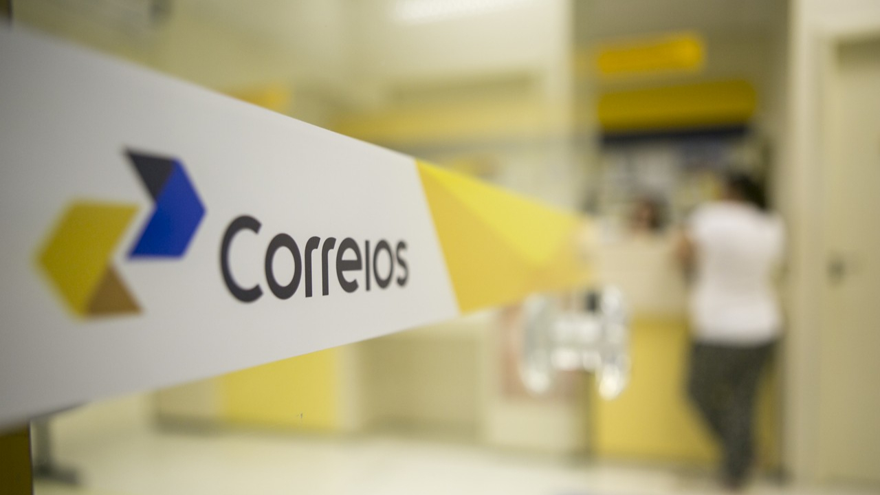Correios vão à Justiça contra Receita para obter certidão negativa