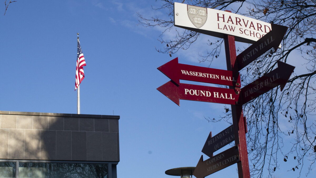 EUA ordena que Harvard entregue documentos sobre estudantes
