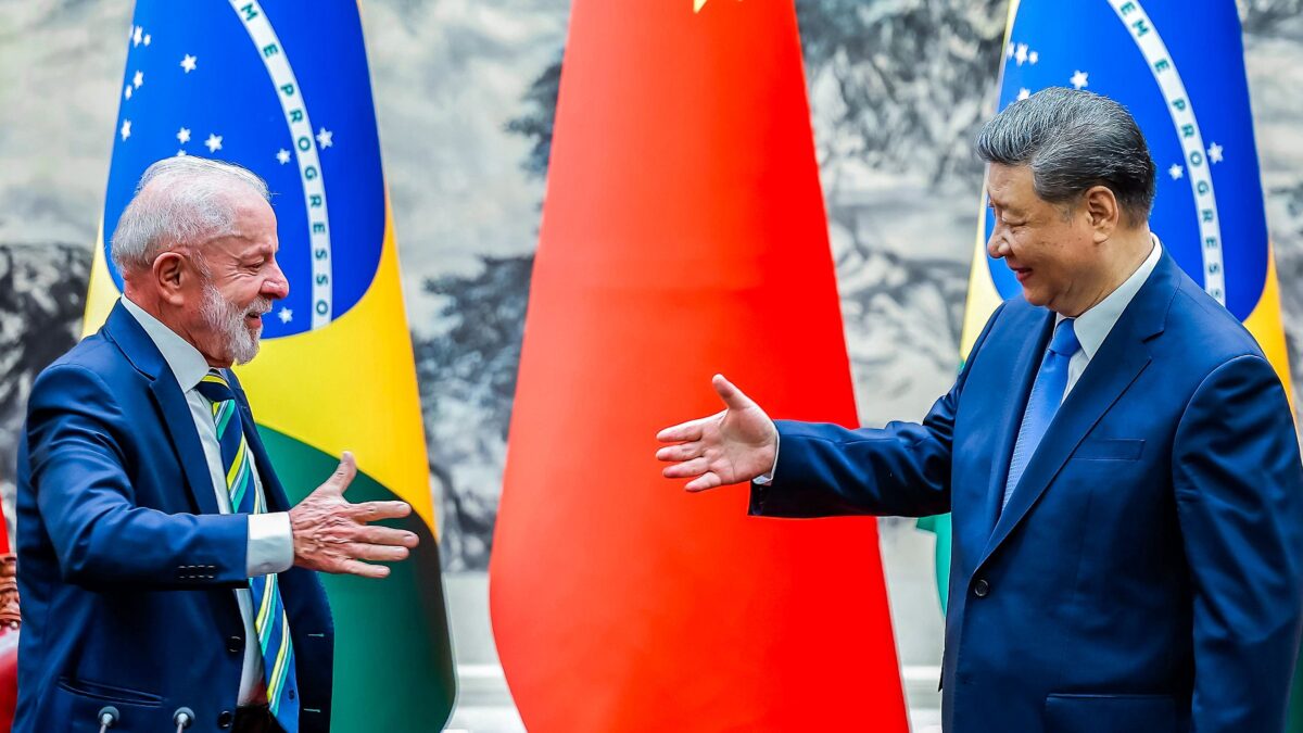 China acusa Trump de tentar interferir no julgamento de Bolsonaro