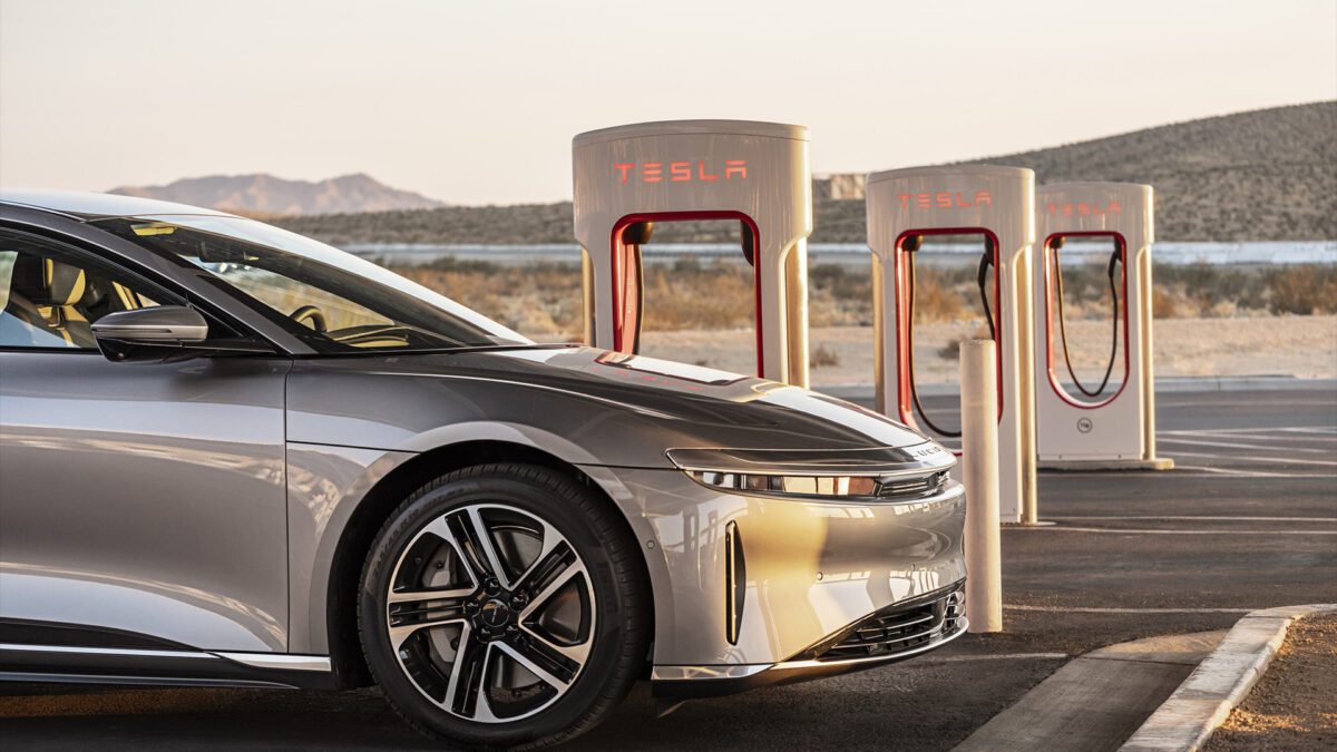 Todos os VEs Lucid Air acabaram de obter acesso à rede Tesla SuperCharger, mas há um problema