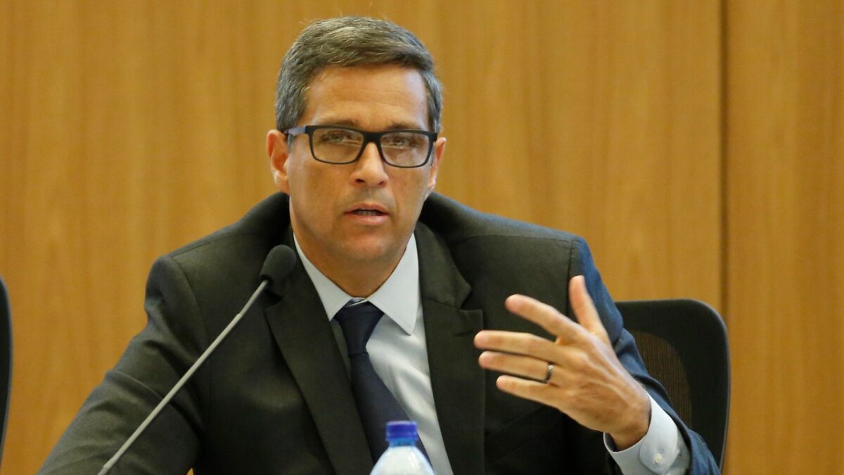 Campos Neto rebate Haddad e critica “narrativa política” sobre juros altos