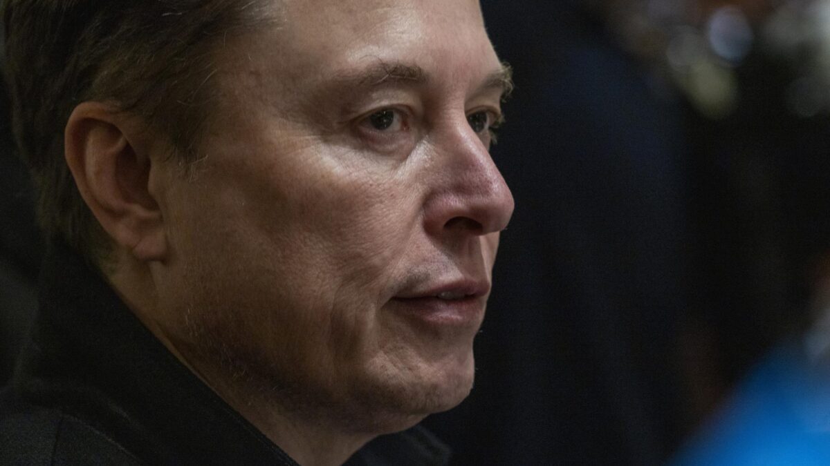 Musk acusa Wikipedia de ser “woke” e lança concorrente