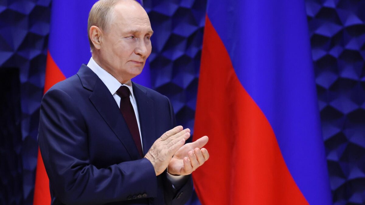 Putin escala tensões com Ocidente ao testar submarino atômico