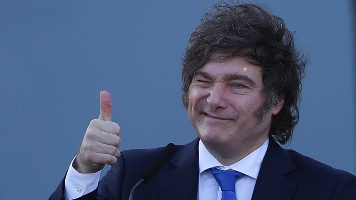 Milei amplia poder no Congresso após vitória legislativa na Argentina