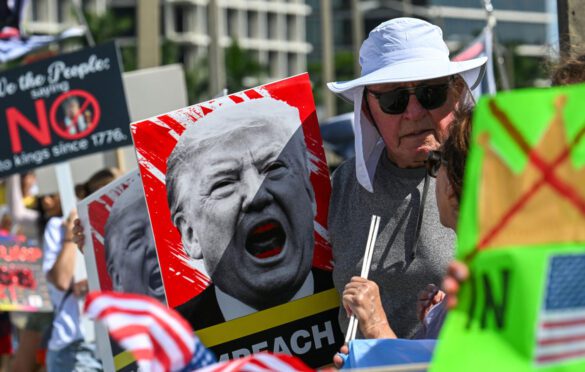Americanos vão às ruas em protestos contra o governo de Trump