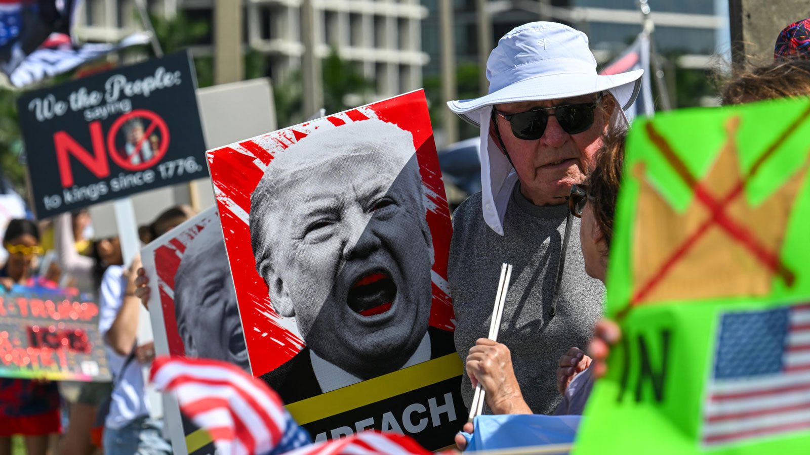 Americanos vão às ruas em protestos contra o governo de Trump