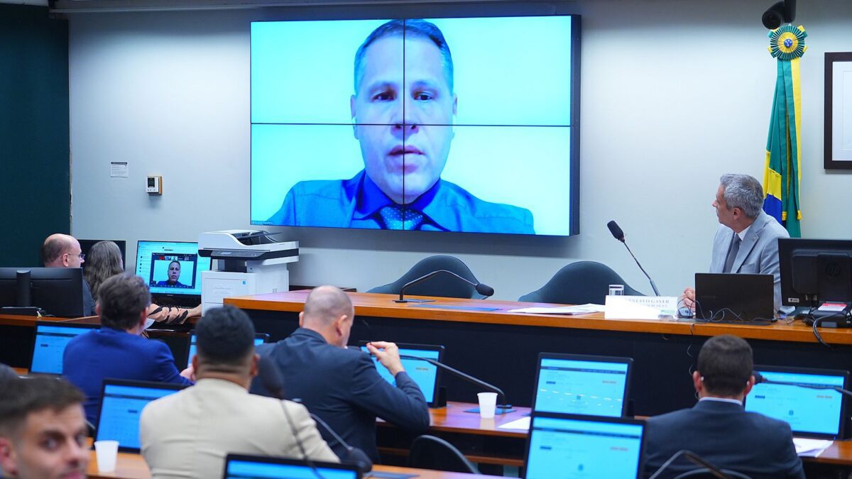 Tagliaferro é conduzido à delegacia pela polícia italiana