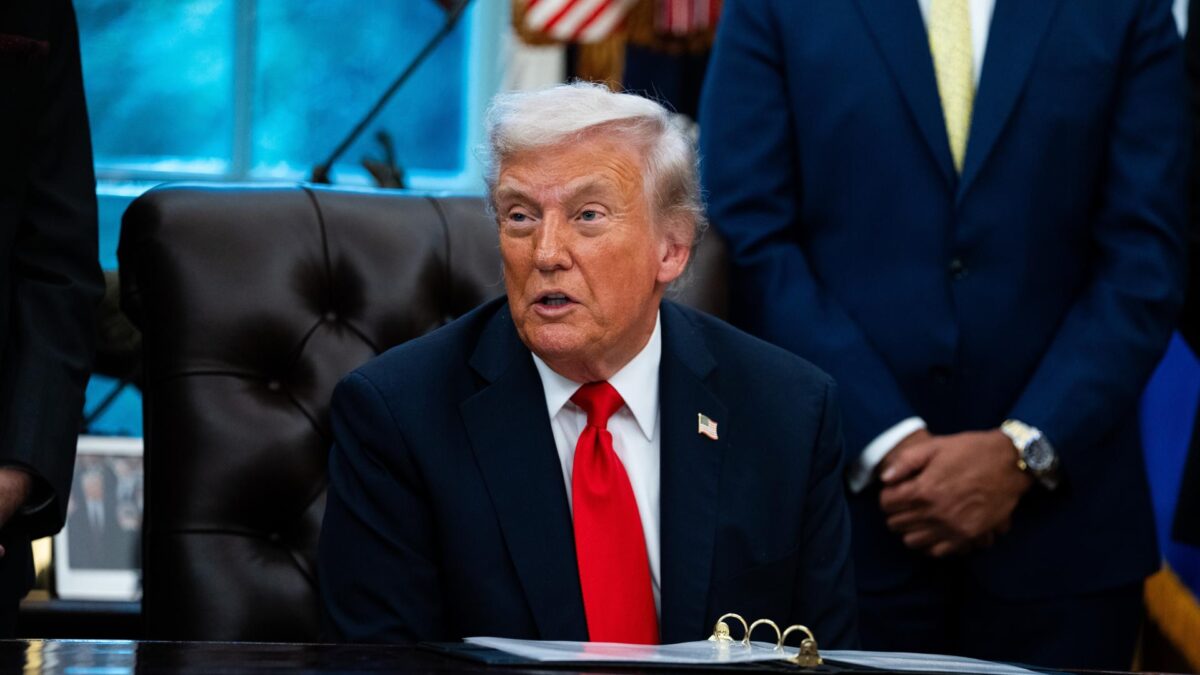 Trump oferece ajuda à Jamaica após passagem de furacão