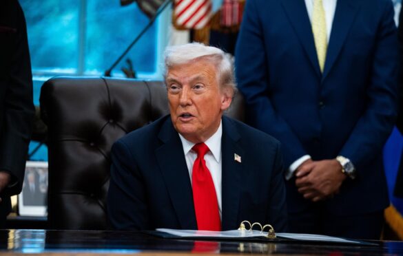 EUA enviam novo navio lançador de mísseis ao Caribe