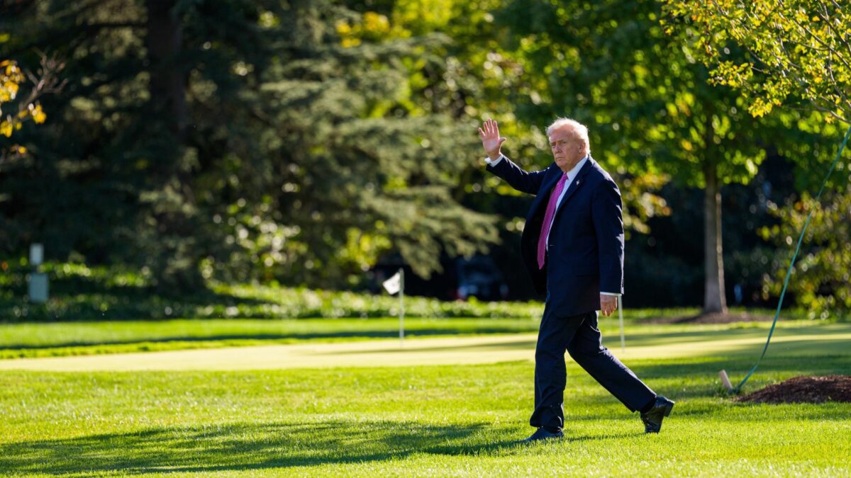 EUA atacaram submarino com drogas no Caribe, diz Trump