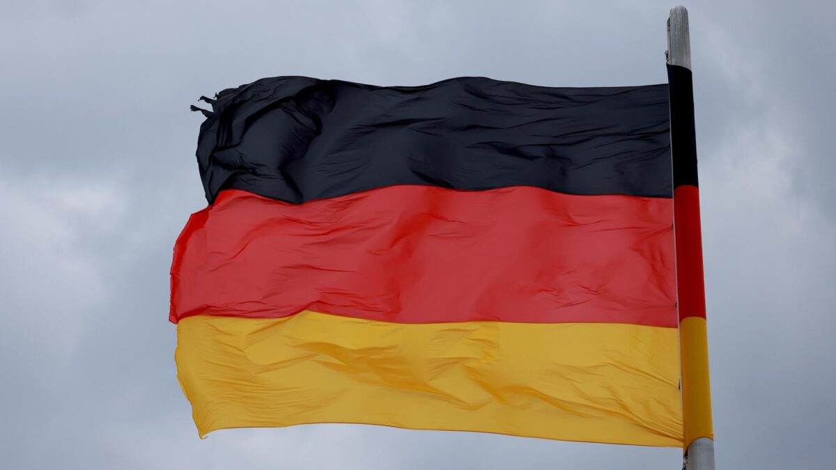 Alemanha investiga vandalismo com símbolo nazista e sangue