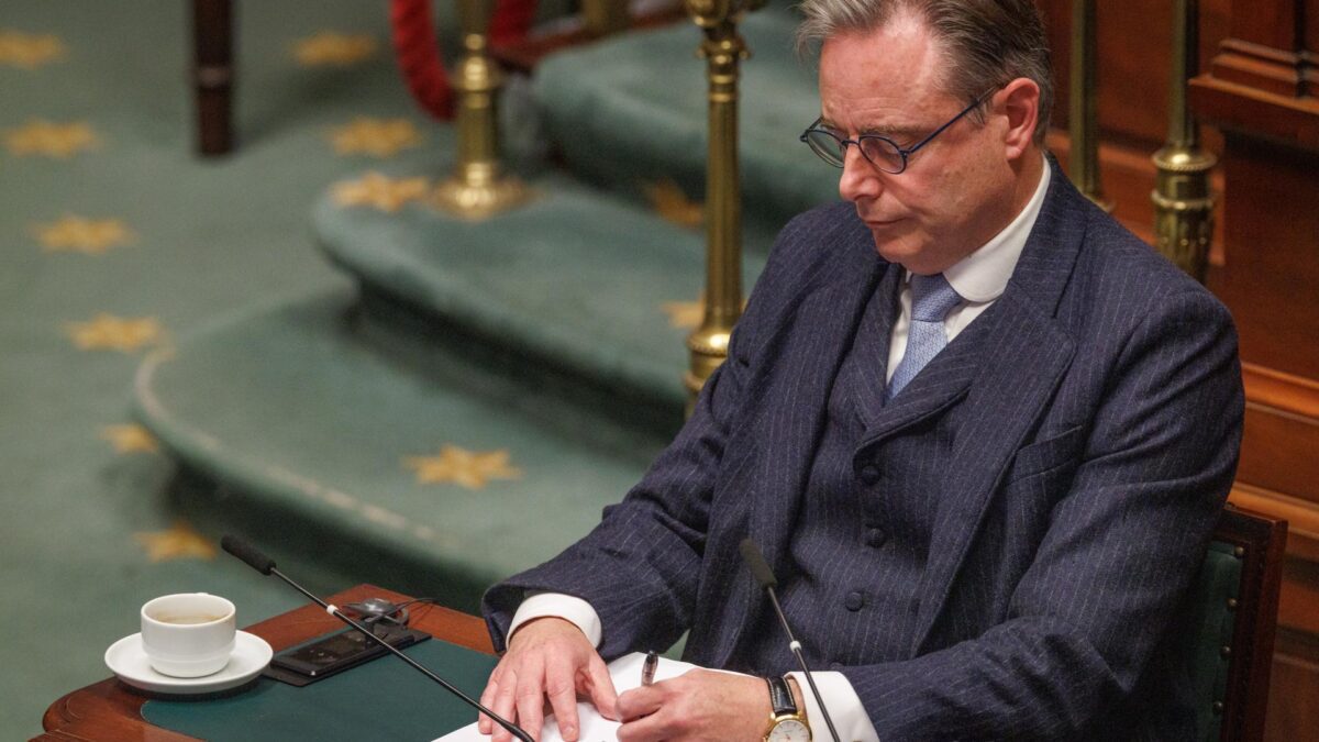 Drones violam espaço aéreo da Bélgica e sobrevoam usina nuclear