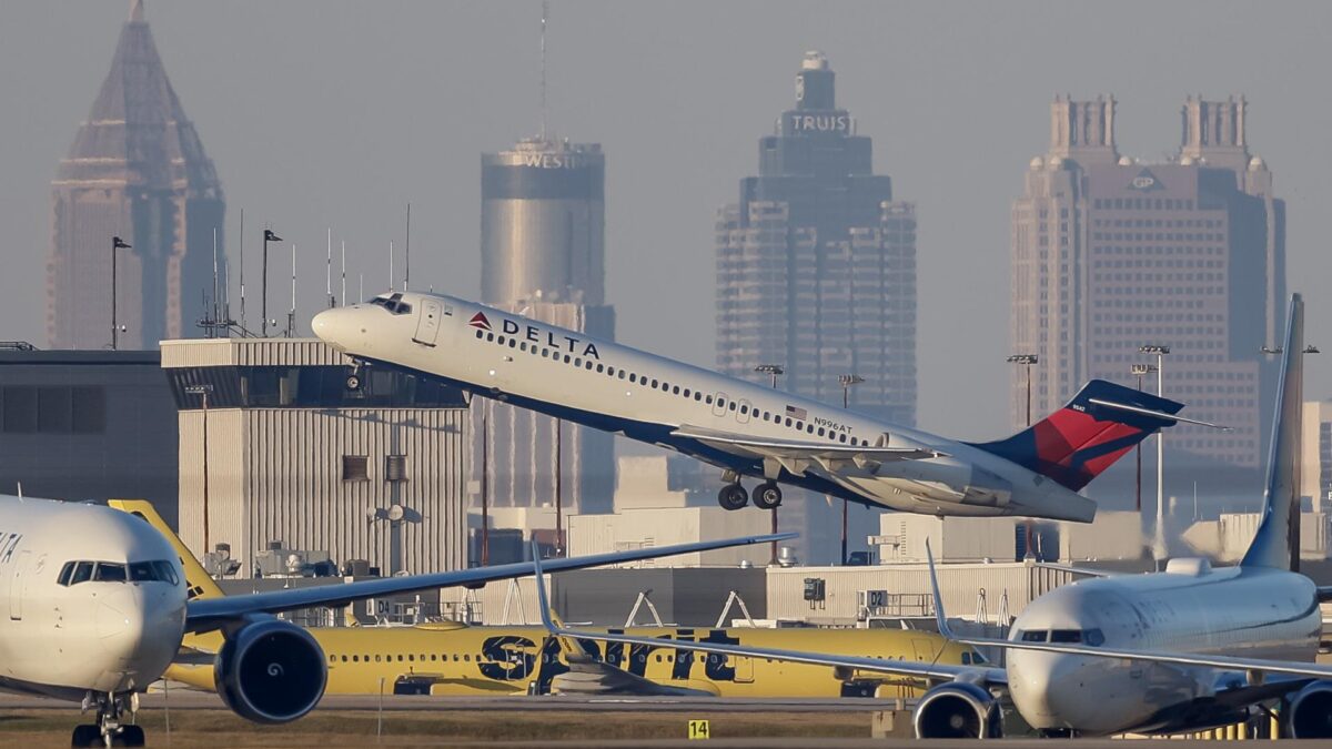 EUA cortam 10% das operações em 40 aeroportos por paralisação