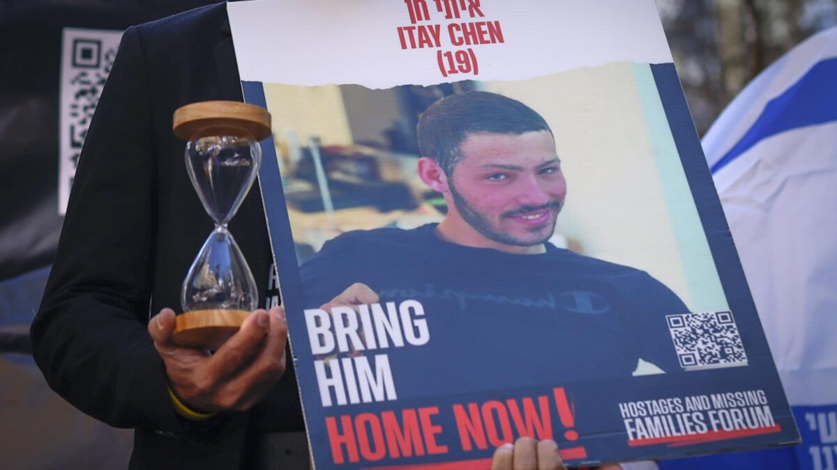 Hamas entrega corpo de mais um refém; sete seguem em Gaza