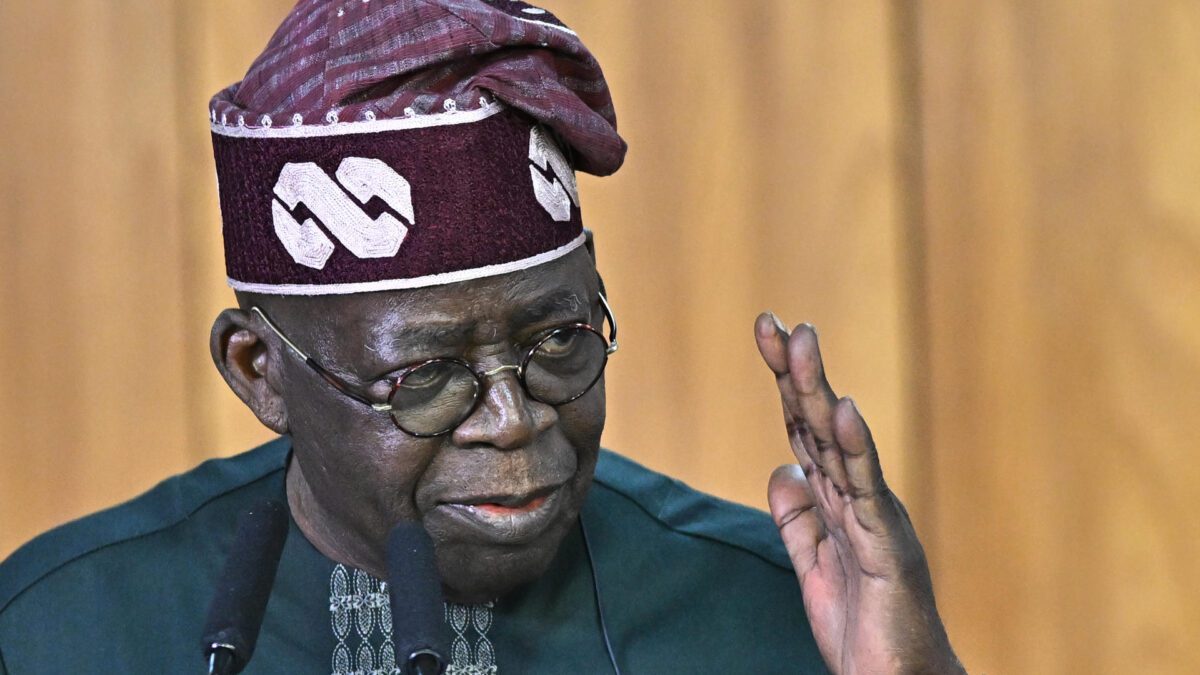 Nigéria pede reunião com Trump e nega perseguição a cristãos